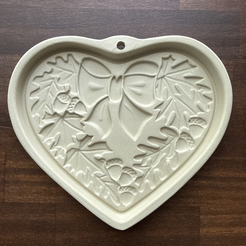 Vintage 2003 Limited Edition Pampered Chef Autumn Wreath Heart Cookie Mold